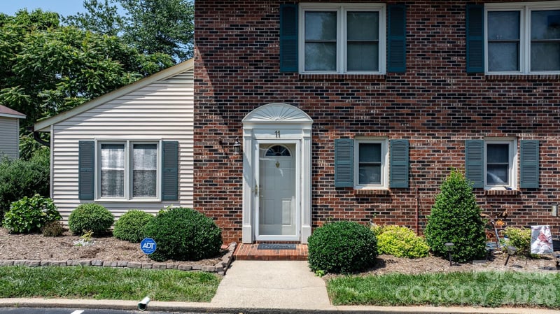 1330 5th St #11, Hickory, NC 28602