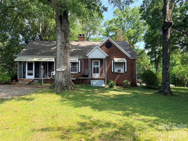 737 C St, Newton, NC 28658
