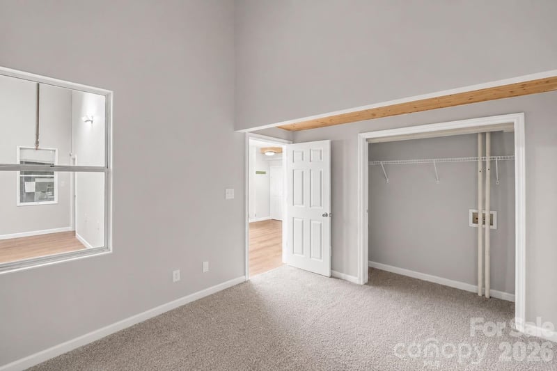 201 S Hoskins Rd #316, Charlotte, NC 28208