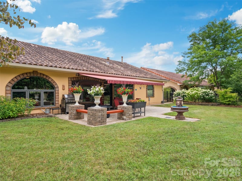 19 Pacifico Dr, Asheville, NC 28806
