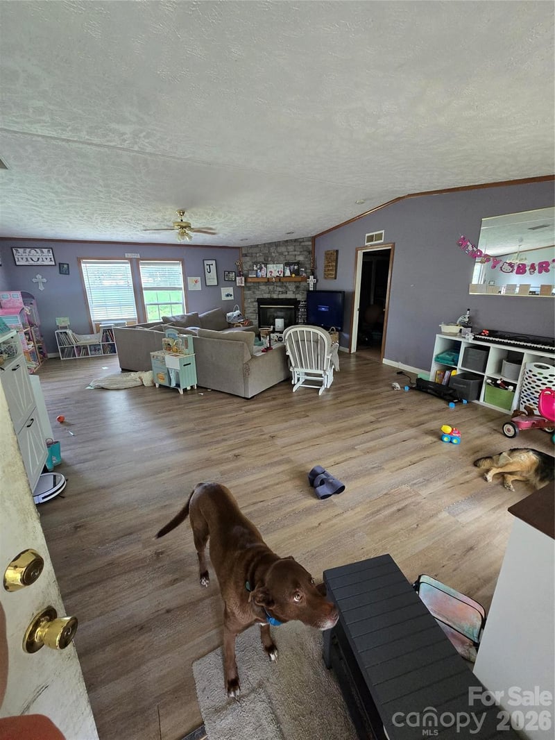 76 Angie Ln, Mills River, NC 28759