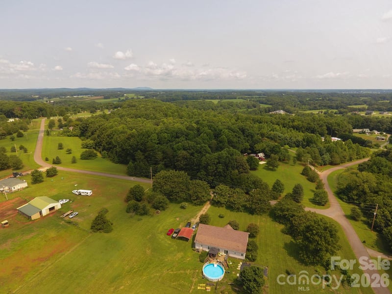1182 Haywood Ct, Lincolnton, NC 28092