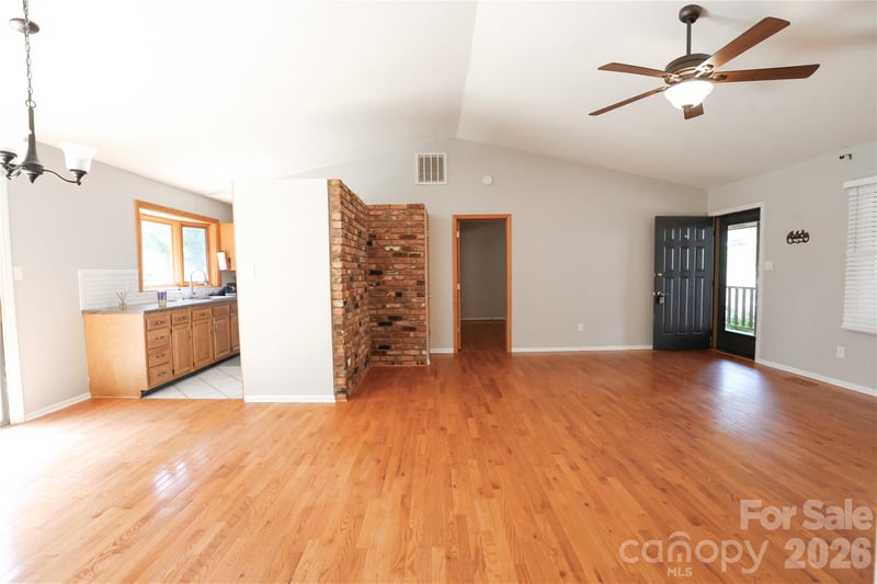 5516 Brookwood Ln, Hickory, NC 28602