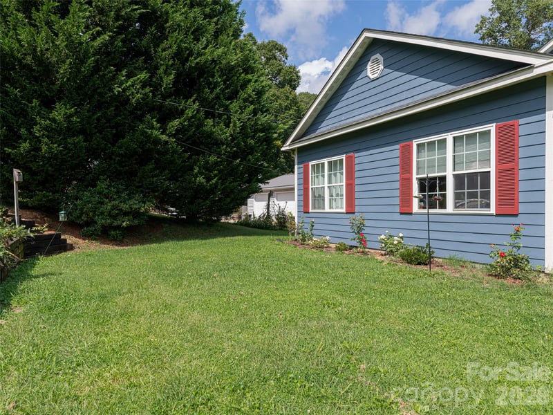 10 Ashe Rd, Candler, NC 28715