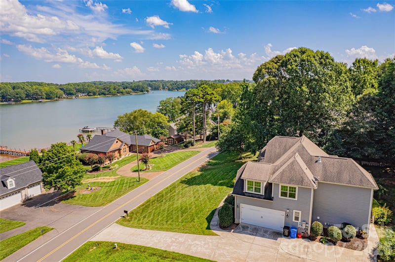 188 Wilson Lake Rd, Mooresville, NC 28117
