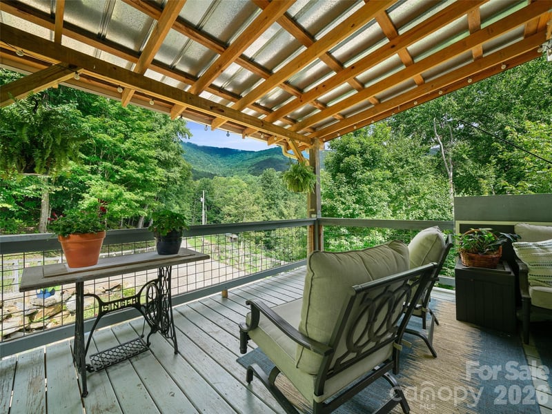 1523 Roaring Fork Rd, Burnsville, NC 28714