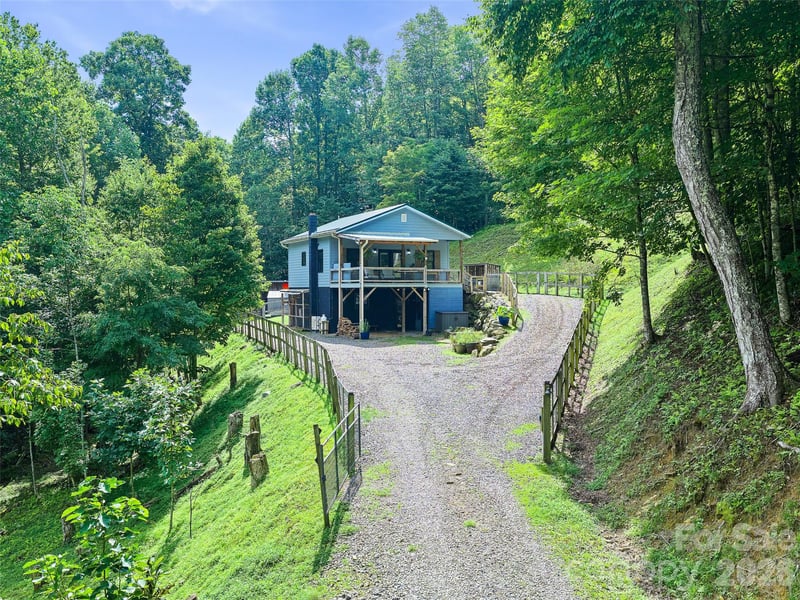 1523 Roaring Fork Rd, Burnsville, NC 28714