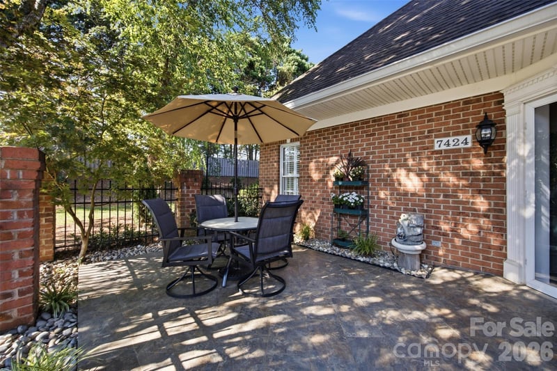 7424 Hurstbourne Green Dr, Charlotte, NC 28277