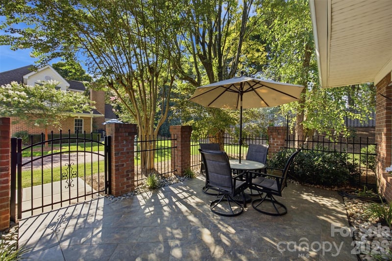 7424 Hurstbourne Green Dr, Charlotte, NC 28277