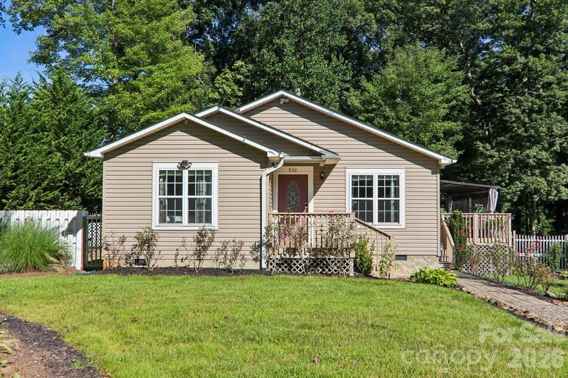 932 Monte Vista Rd, Candler, NC 28715