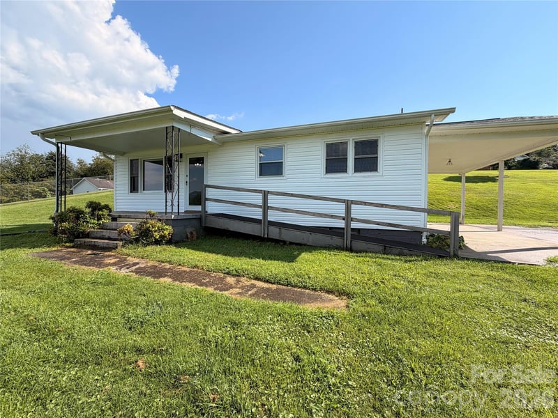 175 Hampshire Dr, Waynesville, NC 28786