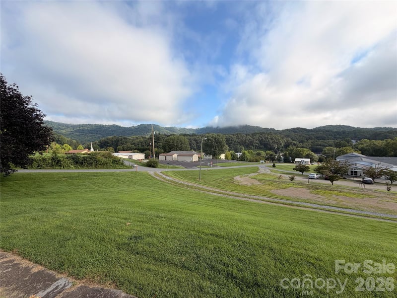 175 Hampshire Dr, Waynesville, NC 28786