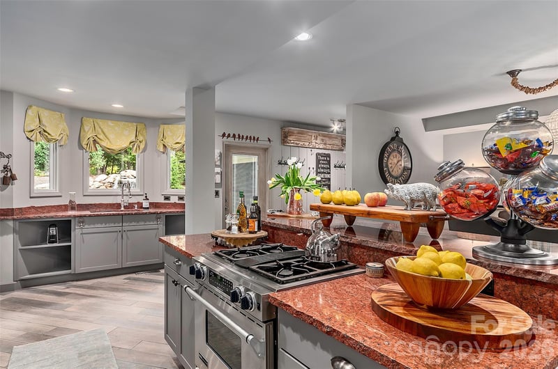 22 Bittersweet Ln, Asheville, NC 28805