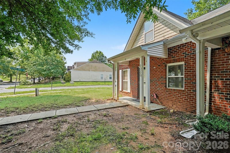 2729 Meadow Knoll Dr, Charlotte, NC 28269