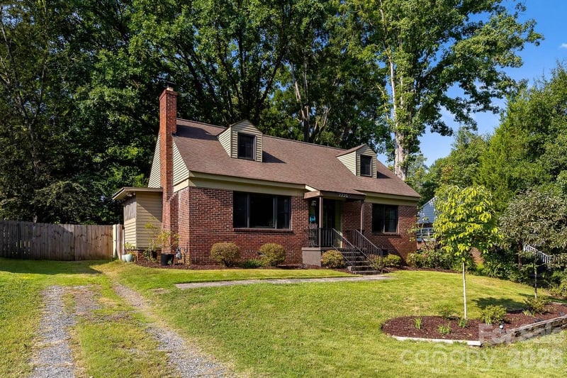 2220 Arnold Dr, Charlotte, NC 28205