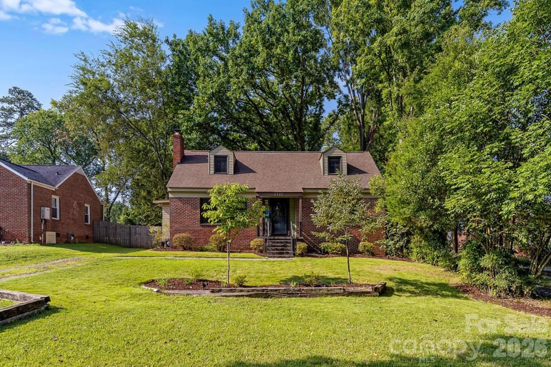 2220 Arnold Dr, Charlotte, NC 28205