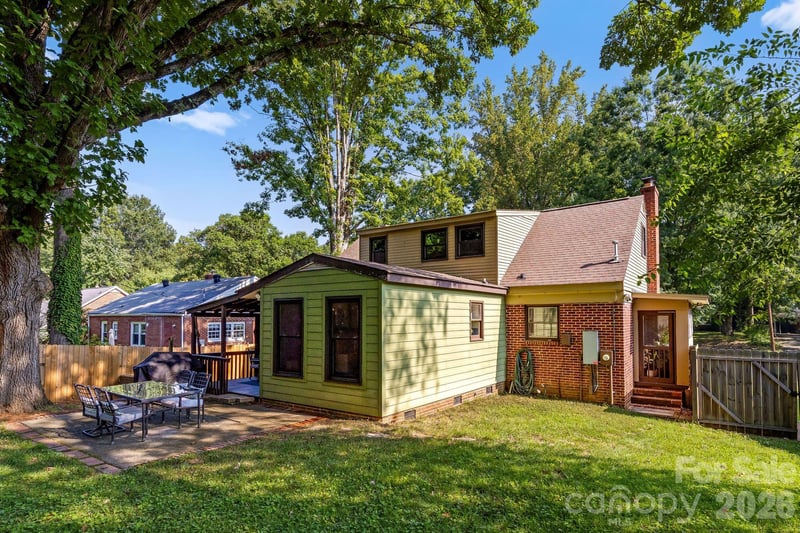 2220 Arnold Dr, Charlotte, NC 28205