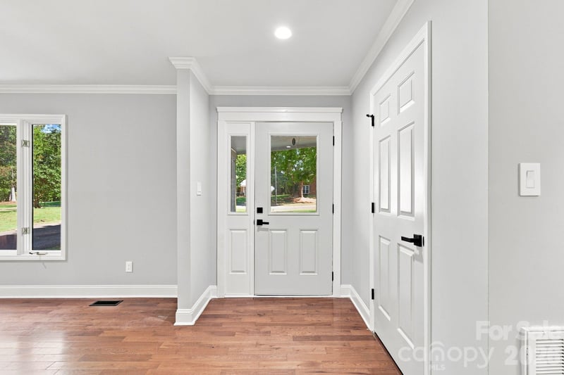 9110 Raintree Ln, Charlotte, NC 28277