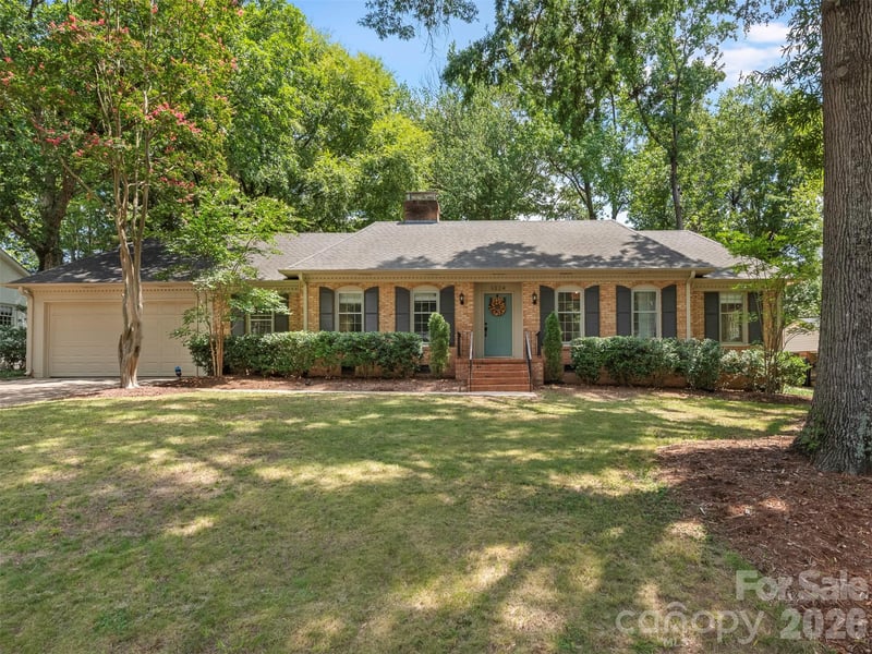 1324 Redcoat Dr, Charlotte, NC 28211