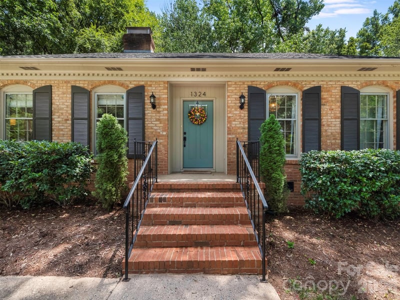 1324 Redcoat Dr, Charlotte, NC 28211