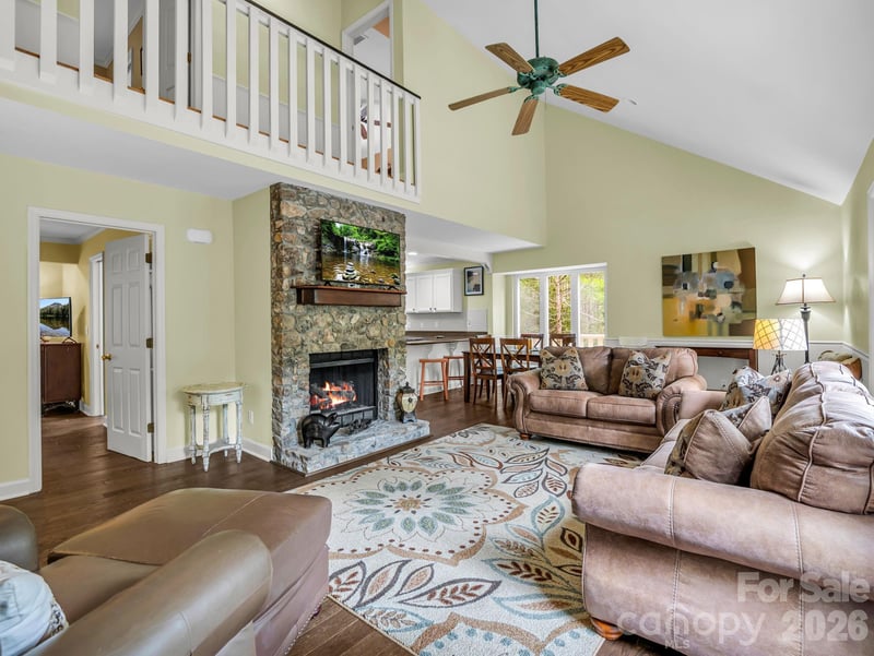 209 Dogwood Dr, Lake Lure, NC 28746