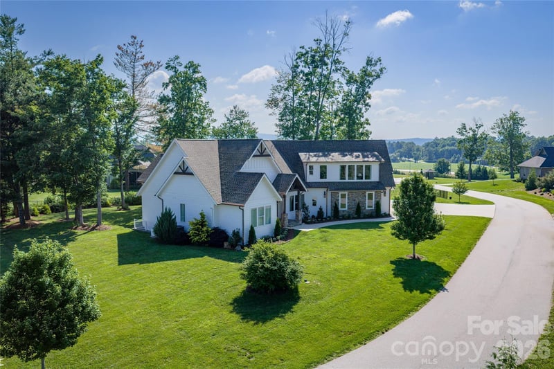 210 Samuel Dr, Mills River, NC 28759