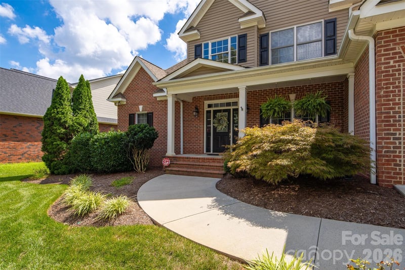 1746 30th Avenue Dr, Hickory, NC 28601