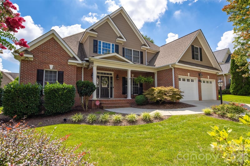 1746 30th Avenue Dr, Hickory, NC 28601
