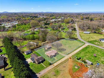 2421 35th Street Ct, Hickory, NC 28601