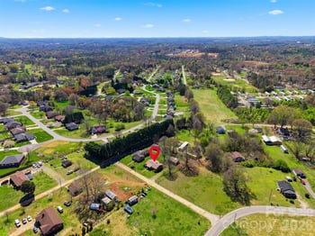 2421 35th Street Ct, Hickory, NC 28601