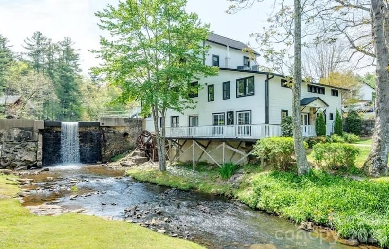 1150 Blue Ridge Rd #220, Flat Rock, NC 28731