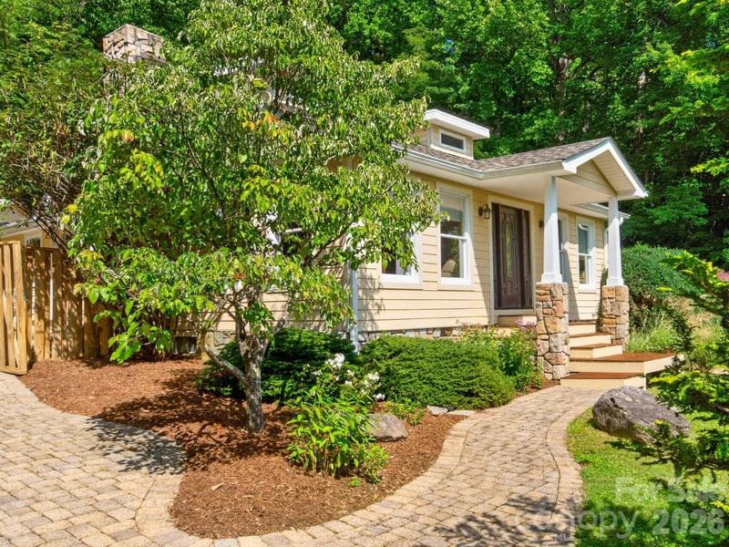 3046 Turnpike Rd #7R, Horse Shoe, NC 28742