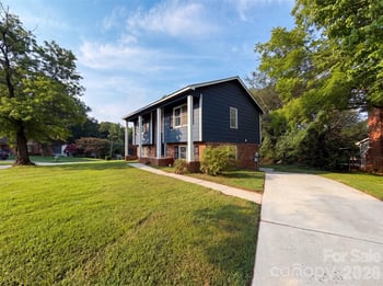5601 Beaconsfield Rd, Charlotte, NC 28214