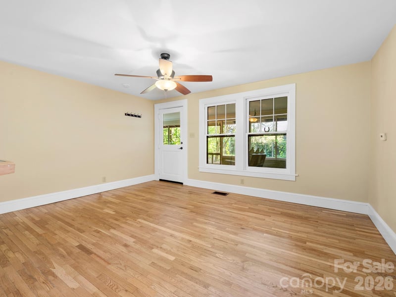 57 Dale St, Asheville, NC 28806
