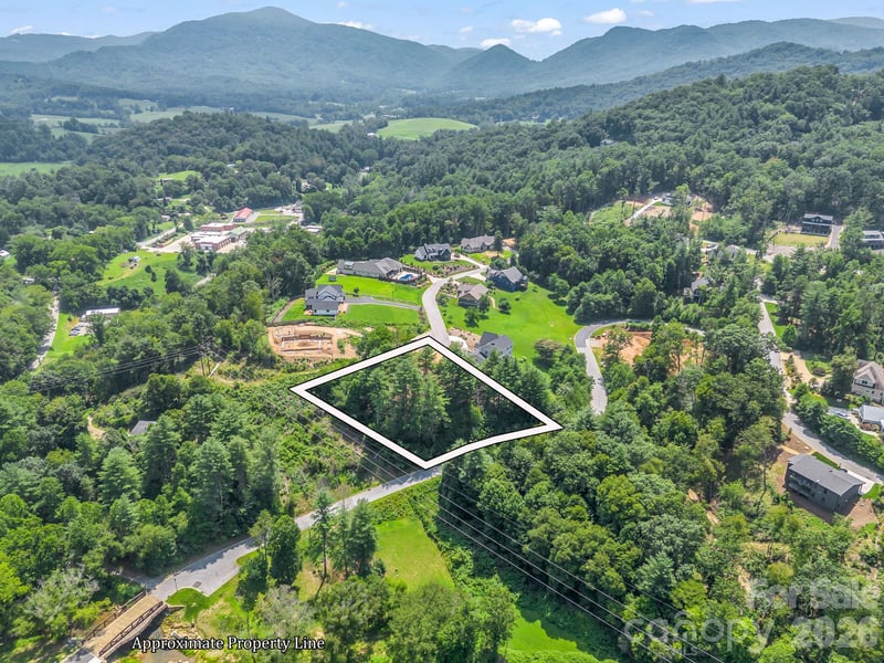 50 Erin Glen Ct, Fairview, NC 28730