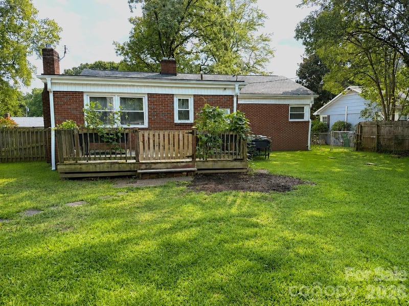 1327 Dresden Dr, Charlotte, NC 28205