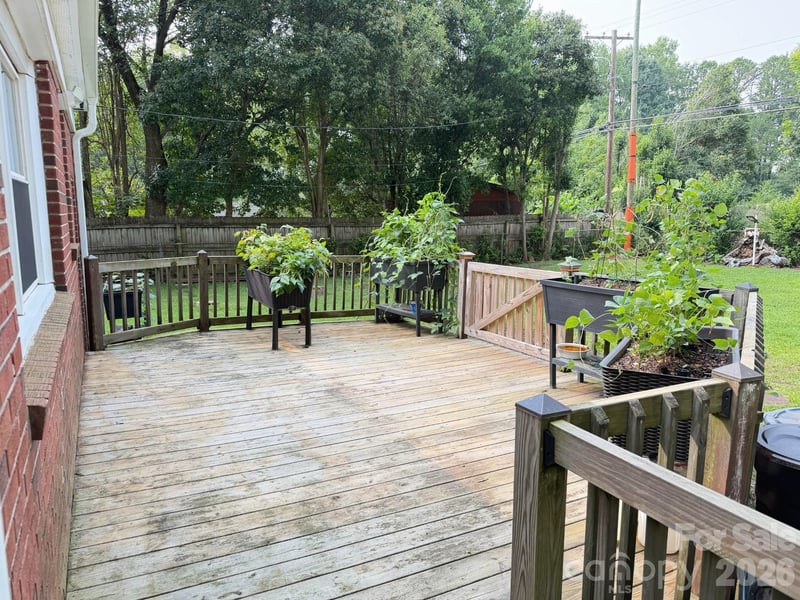 1327 Dresden Dr, Charlotte, NC 28205