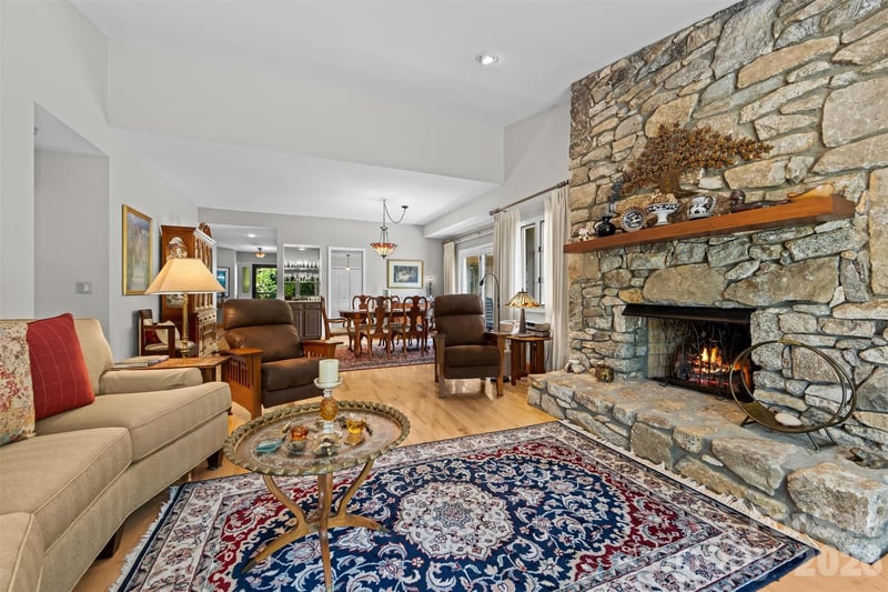 4 Governors Way, Asheville, NC 28804