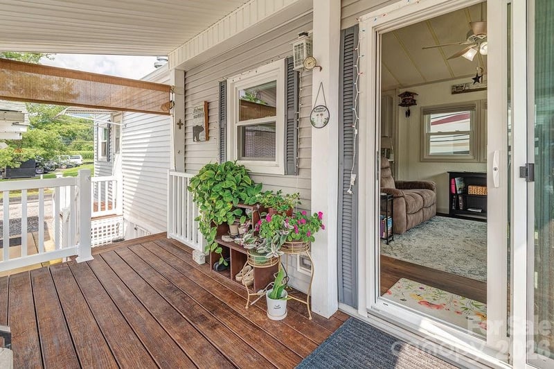 20 Strollers Ln, Waynesville, NC 28785