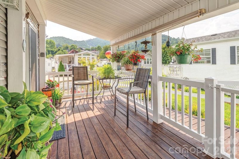 20 Strollers Ln, Waynesville, NC 28785