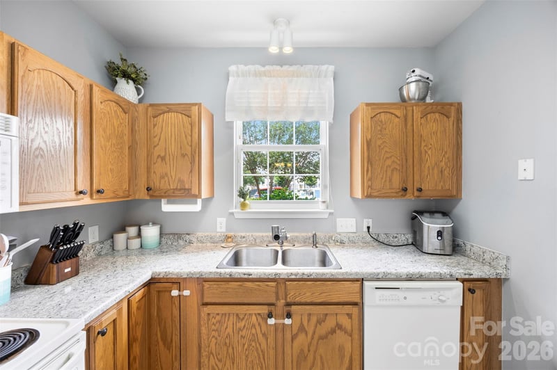 927 Claybrook Cir, Gastonia, NC 28054