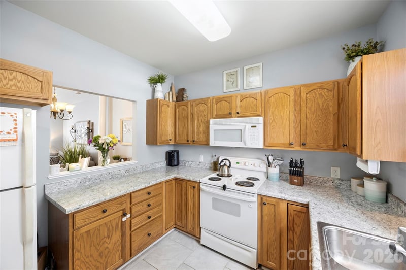 927 Claybrook Cir, Gastonia, NC 28054
