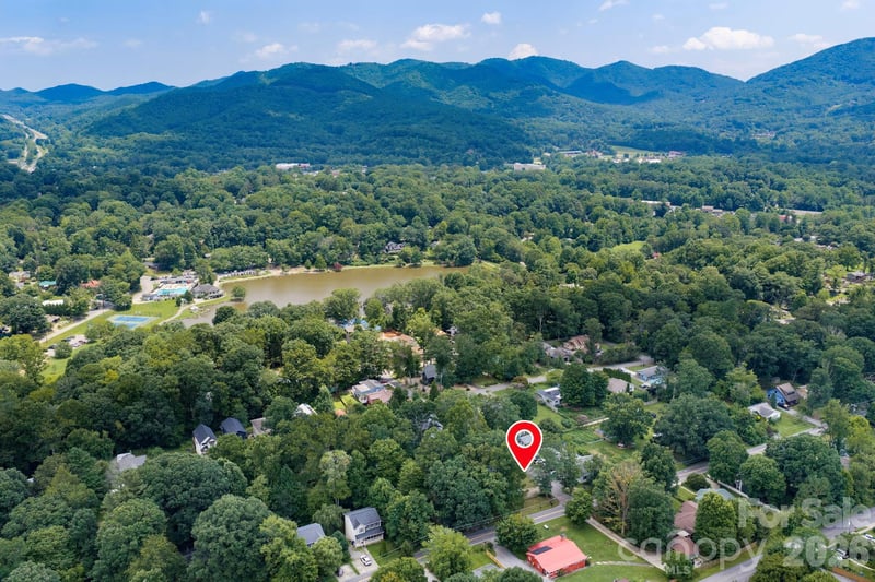 400 Hiawassee Ave, Black Mountain, NC 28711