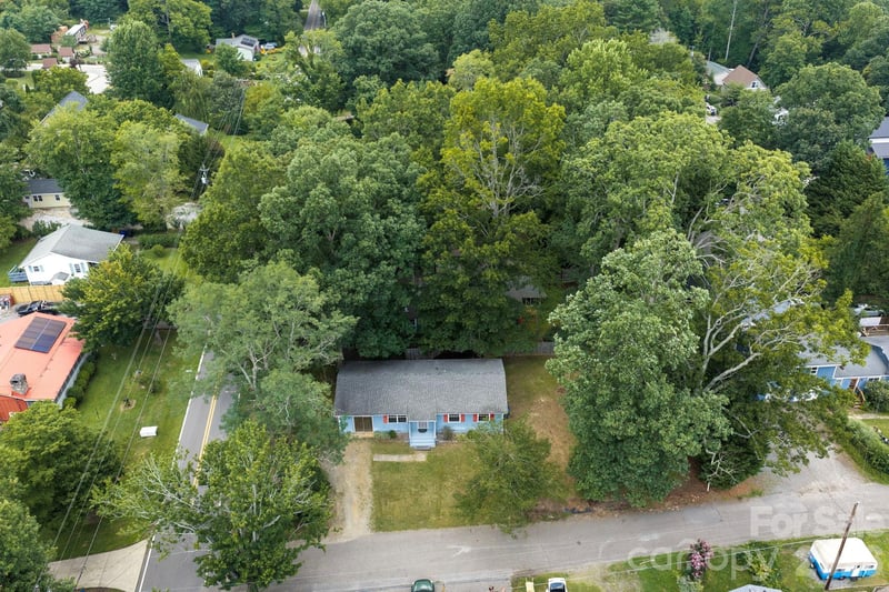 400 Hiawassee Ave, Black Mountain, NC 28711