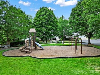 11911 Royal Castle Ct, Charlotte, NC 28277