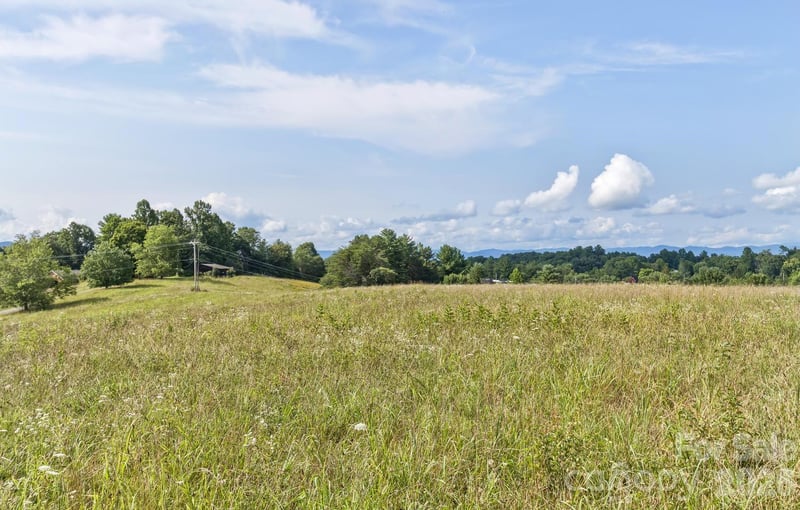 14 Rocking Chair Ln, Leicester, NC 28748