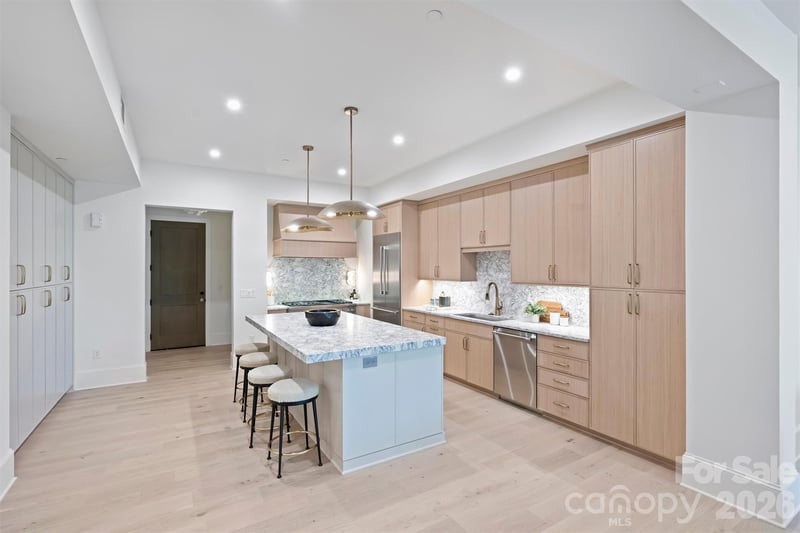 409 Queens Rd #301, Charlotte, NC 28207