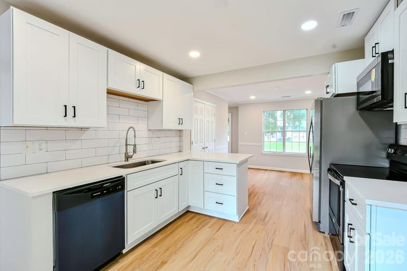 6020 Running Deer Rd, Charlotte, NC 28214