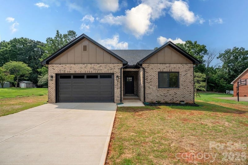 2678 Prince Dr, Lincolnton, NC 28092