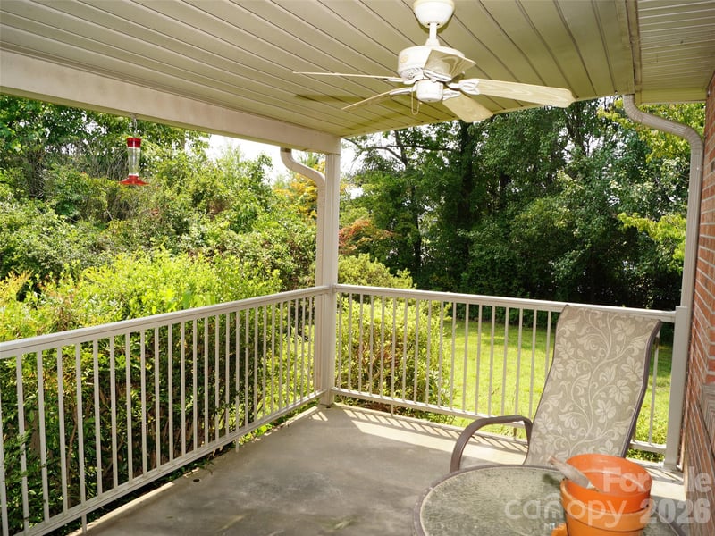 887 Upward Rd, Flat Rock, NC 28731